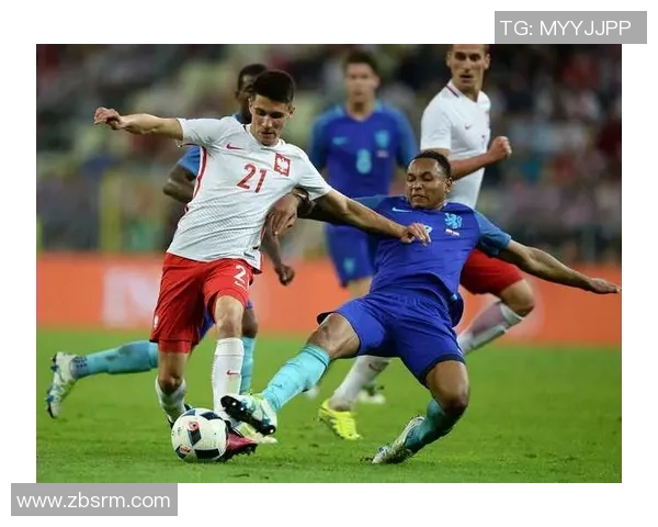 足球球星转发引爆热议掀起球迷互动狂潮推动赛事关注度提升 足球球星转发引爆热议掀起球迷互动狂潮推动赛事关注度提升